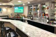 Bar, Cafe and Lounge Wingate by Wyndham Detroit Metro Airport