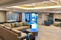 Lobby Wingate by Wyndham Detroit Metro Airport