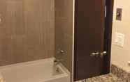 In-room Bathroom 7 Wingate by Wyndham Detroit Metro Airport