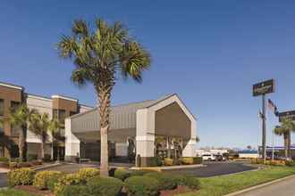 Exterior 4 Country Inn & Suites by Radisson, Florence, SC