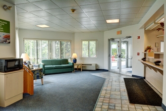 Lobby 4 Motel 6 Warwick, RI - Providence Airport - I-95