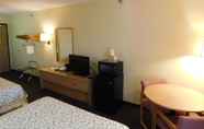 Bedroom 5 Days Inn by Wyndham Lexington NE