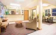 Lobby 2 Days Inn by Wyndham Lexington NE