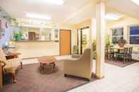 Lobby Days Inn by Wyndham Lexington NE