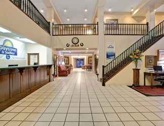Lobby 2 Days Inn & Suites by Wyndham Hickory
