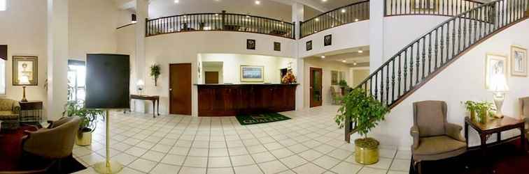 Lobby Days Inn & Suites by Wyndham Hickory