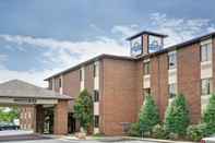 Exterior Days Inn & Suites by Wyndham Hickory