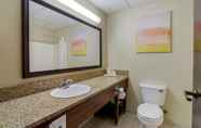 In-room Bathroom 6 Comfort Inn Bismarck