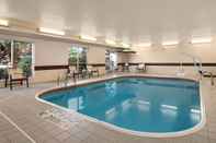 Swimming Pool Country Inn & Suites by Radisson, Toledo, OH