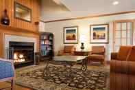 Lobby Country Inn & Suites by Radisson, Toledo, OH