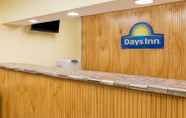 Lobby 4 Days Inn & Suites by Wyndham Dayton North