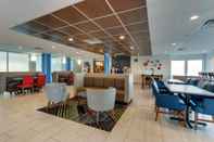 Bar, Cafe and Lounge Holiday Inn Express Cincinnati North - Monroe, an IHG Hotel