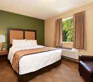 Bedroom 4 Extended Stay America Suites Cincinnati Fairfield