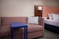 Common Space Hampton Inn Youngstown-West I-80