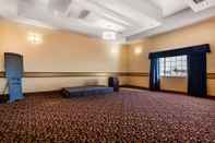 Functional Hall Quality Inn & Suites Owasso US-169