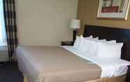 Bedroom 4 Days Inn & Suites by Wyndham Tahlequah