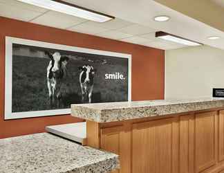 Sảnh chờ 2 Hampton Inn Shawnee