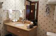 In-room Bathroom 2 Best Western Sandy Inn