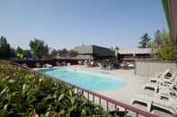 Swimming Pool Flagship Inn of Ashland