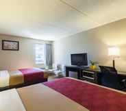 Bedroom 4 Econo Lodge Harrisburg - Southwest of Hershey Area