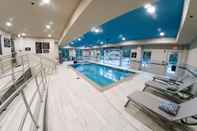 Swimming Pool SureStay Plus Hotel by Best Western Elizabethtown Hershey