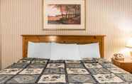 Kamar Tidur 7 Rodeway Inn Amish Country