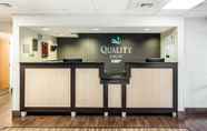 Lobi 7 Quality Inn