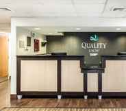 Lobi 7 Quality Inn