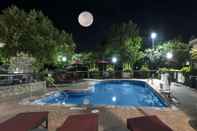 Swimming Pool Hampton Inn Columbia I-26/Harbison Blvd.