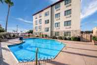 Swimming Pool Red Roof Inn Laredo