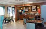 Restoran 2 Hampton Inn Summersville