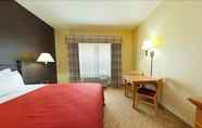 Bedroom 2 Country Inn & Suites by Radisson, Germantown, WI