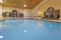 Swimming Pool Country Inn & Suites by Radisson, Germantown, WI