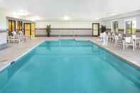 Swimming Pool Holiday Inn Express Sheboygan-Kohler, an IHG Hotel