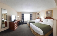 Bedroom 2 Days Inn & Suites by Wyndham La Crosse/Onalaska