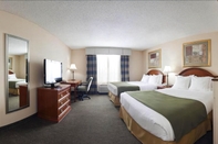 Bedroom Days Inn & Suites by Wyndham La Crosse/Onalaska