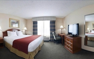 Bedroom 3 Days Inn & Suites by Wyndham La Crosse/Onalaska