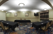 Functional Hall 5 Days Inn & Suites by Wyndham La Crosse/Onalaska