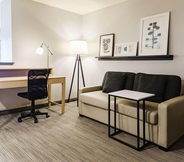 Common Space 4 Country Inn & Suites by Radisson, Appleton, WI