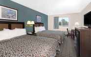 Bedroom 5 Days Inn by Wyndham Neenah