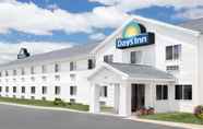 Exterior 7 Days Inn by Wyndham Neenah