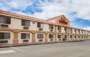 Exterior 4 Econo Lodge Inn & Suites