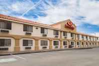 Exterior Econo Lodge Inn & Suites