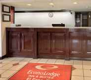 Lobby 5 Econo Lodge Inn & Suites