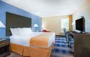 Bedroom 6 Days Inn by Wyndham Wilkes Barre