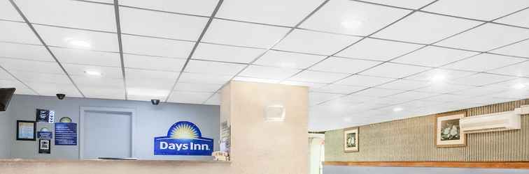 Lobi Days Inn by Wyndham Wilkes Barre