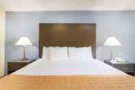 Bedroom Days Inn by Wyndham Wilkes Barre