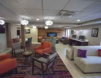 Lobby 2 La Quinta Inn & Suites by Wyndham Goodlettsville - Nashville