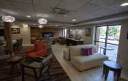 Lobi 5 La Quinta Inn & Suites by Wyndham Goodlettsville - Nashville