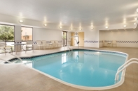 Swimming Pool Hampton Inn Akron-Fairlawn